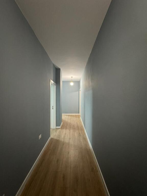 Shitet Apartament 2+1, Fresk