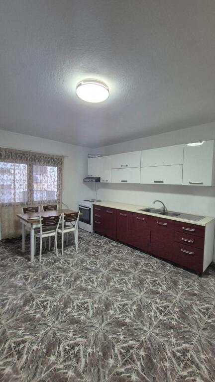 🏠 Jepet me Qira Apartament 2+1 – Sheshi Willson, Rruga Ymer Kurti