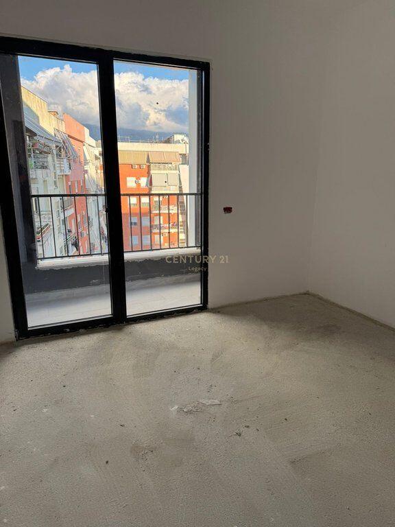 Shitet apartament 2+1 rruga Jordan Misja