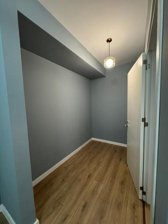 Shitet Apartament 2+1, Fresk
