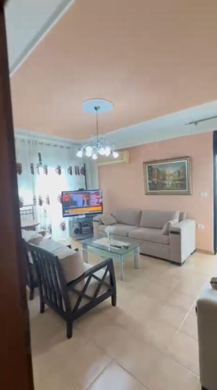 INVESTMENT, Apartment 2+1+2 bathrooms for sale in Zogu i Zi near the Mosaic of Tirana !!