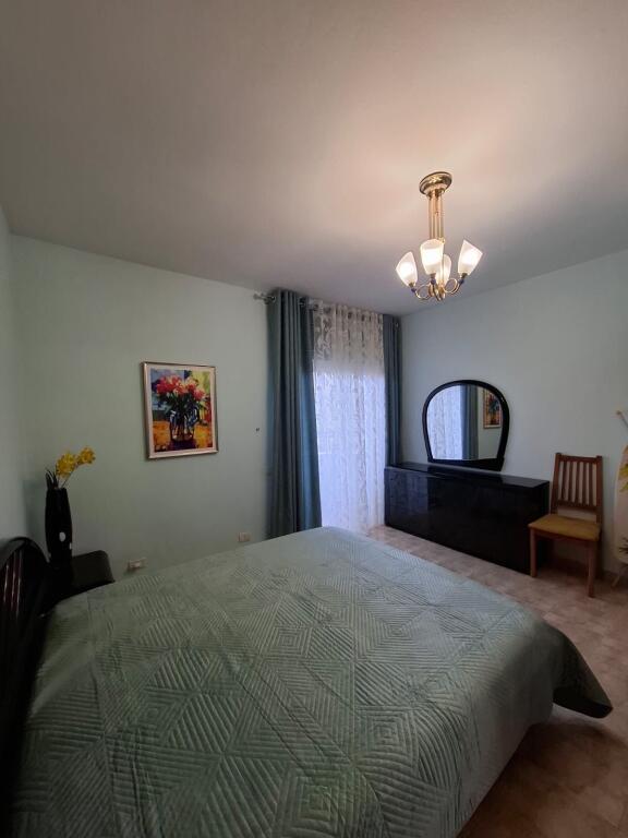 Apartament 1+1, Komuna e Parisit!