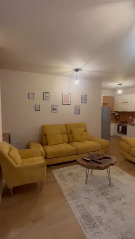 Shitet apartament 2+1+2 tualete te Rruga Fortuzi !!