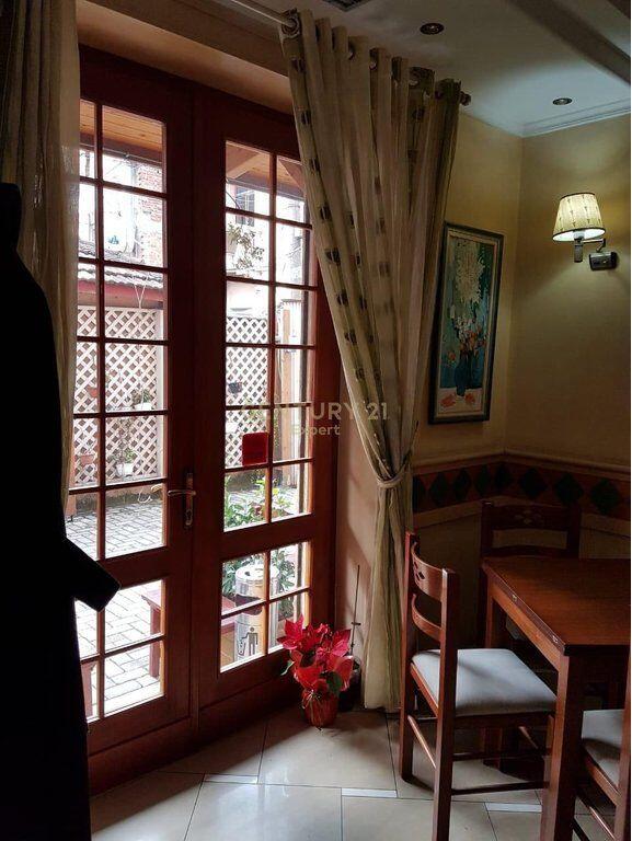 AMBIENT KOMERCIAL PER QIRA NE RRUGEN E KAVAJES ! 2,500 € /Muaj