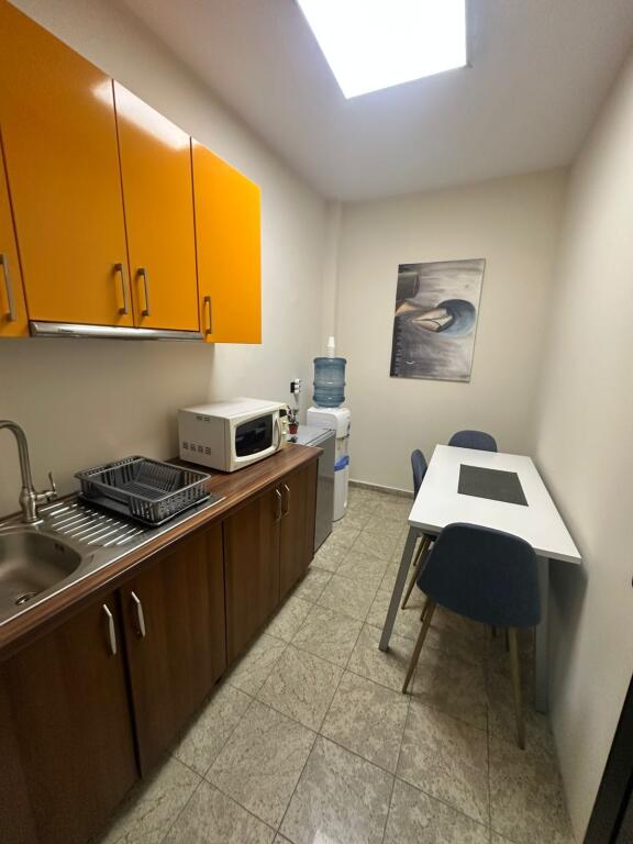 UFFICIO IN AFFITTO 140 M2 BLOK 2.500 EURO