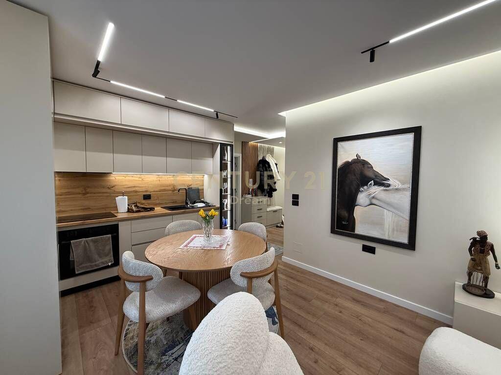 Apartment 2+1 for sale in Xhamllik