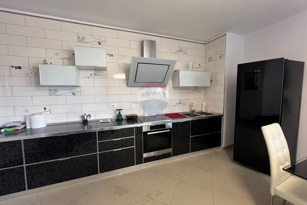 2+1 Apartment for Rent with Front Sea View &amp; Garage – Lungomare, Vlora (Oslo Area)