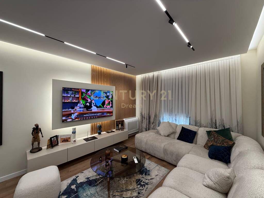 Apartment 2+1 for sale in Xhamllik
