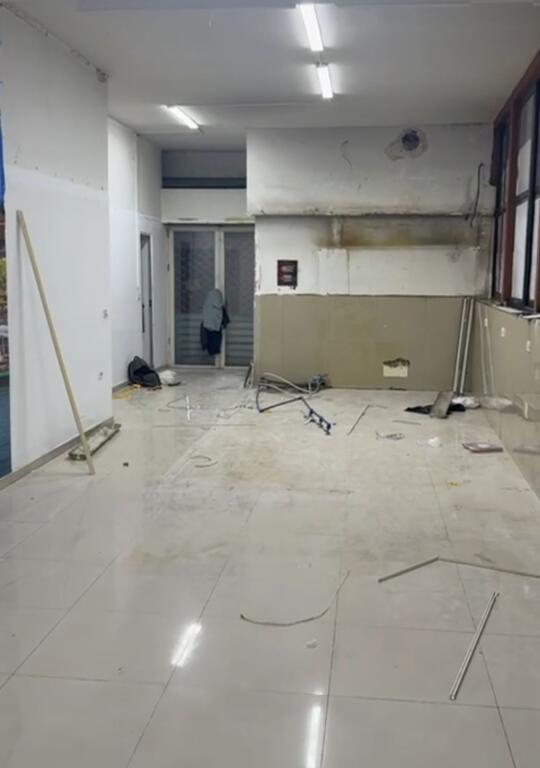 Affittasi negozio in strada principale