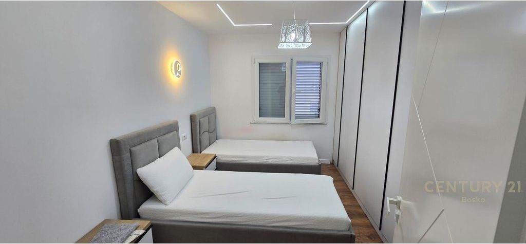 Appartamento 2+1 in affitto vicino a Square 21, in via Shefqet Musaraj.