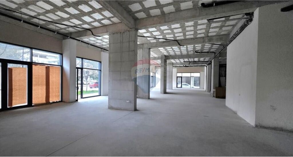 🏬 Premium Business Space for Rent – Lungomare, Vlorë