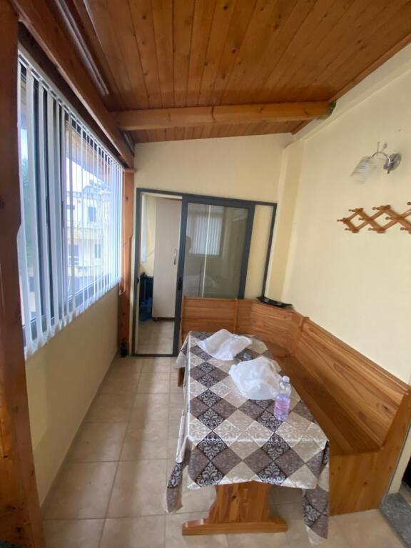 Shitet Apartament 1+1 Tek Shkembi i kavajes