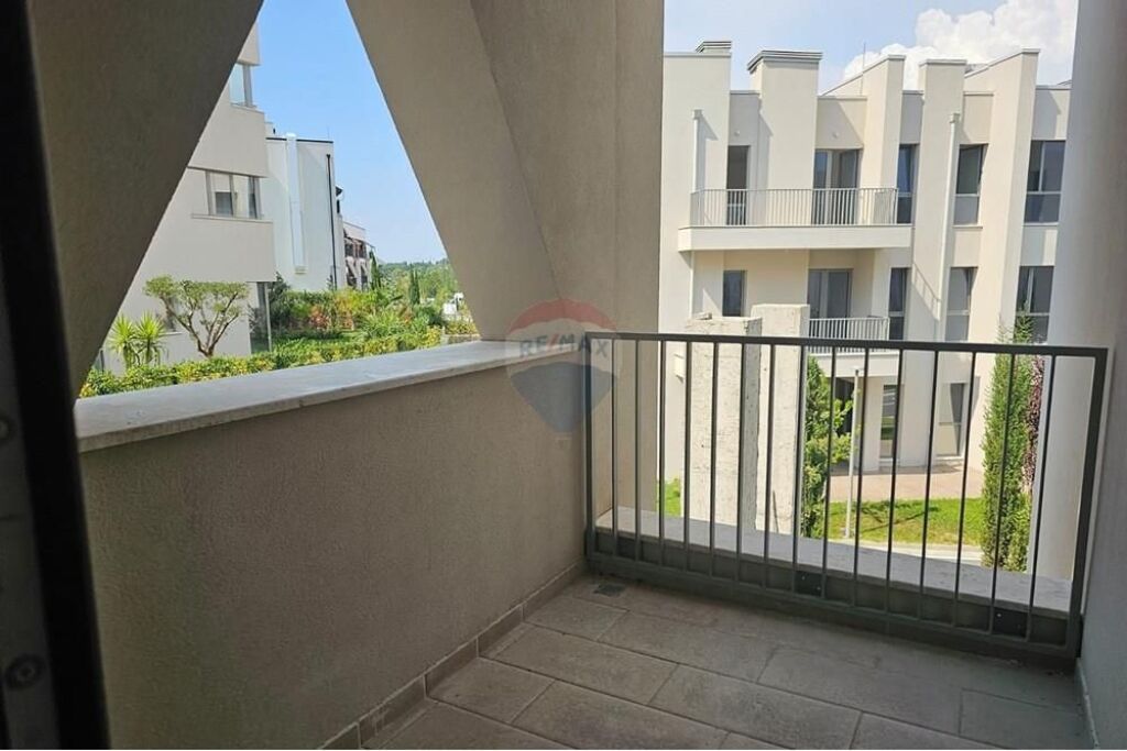 Shitet Apartament 3+1+2 në Green Valley Residence