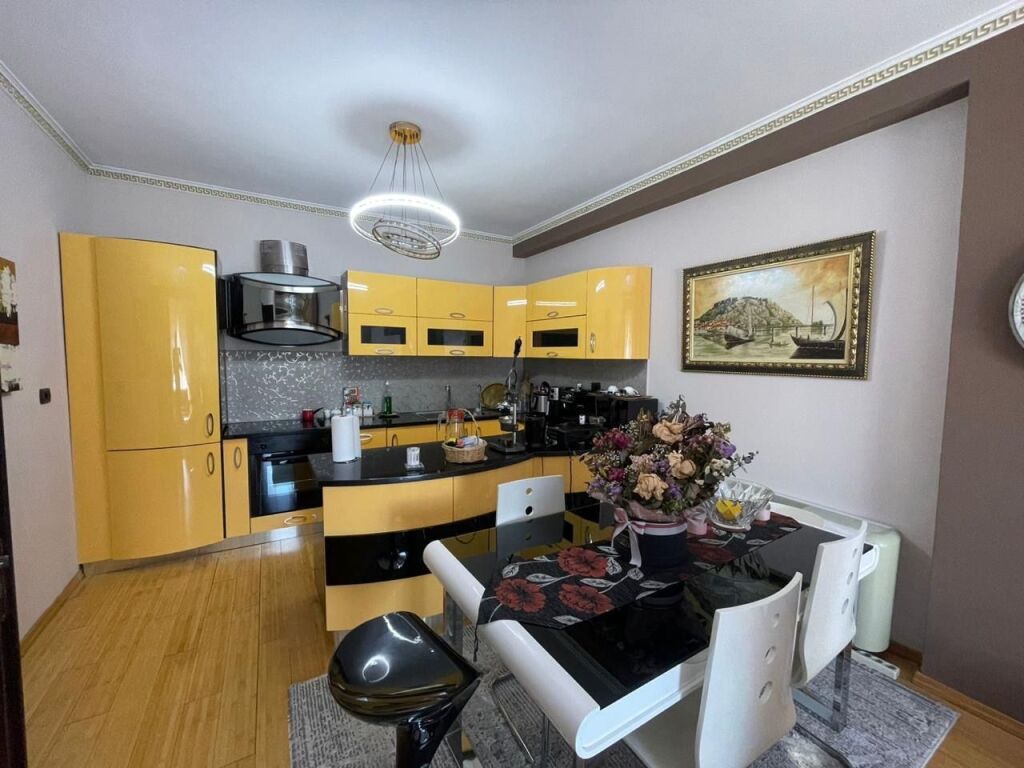 Shitet apartament 2+1 i mobiluar ne Don Bosko