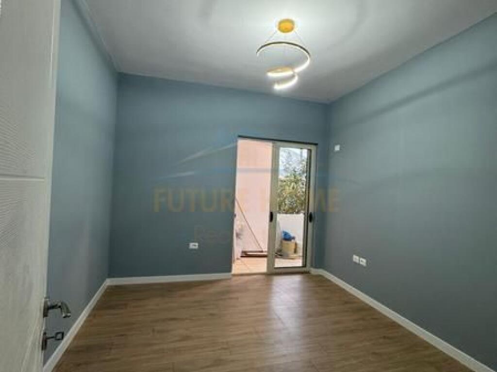 Shitet, Apartament 2+1,Fresk, Tirane