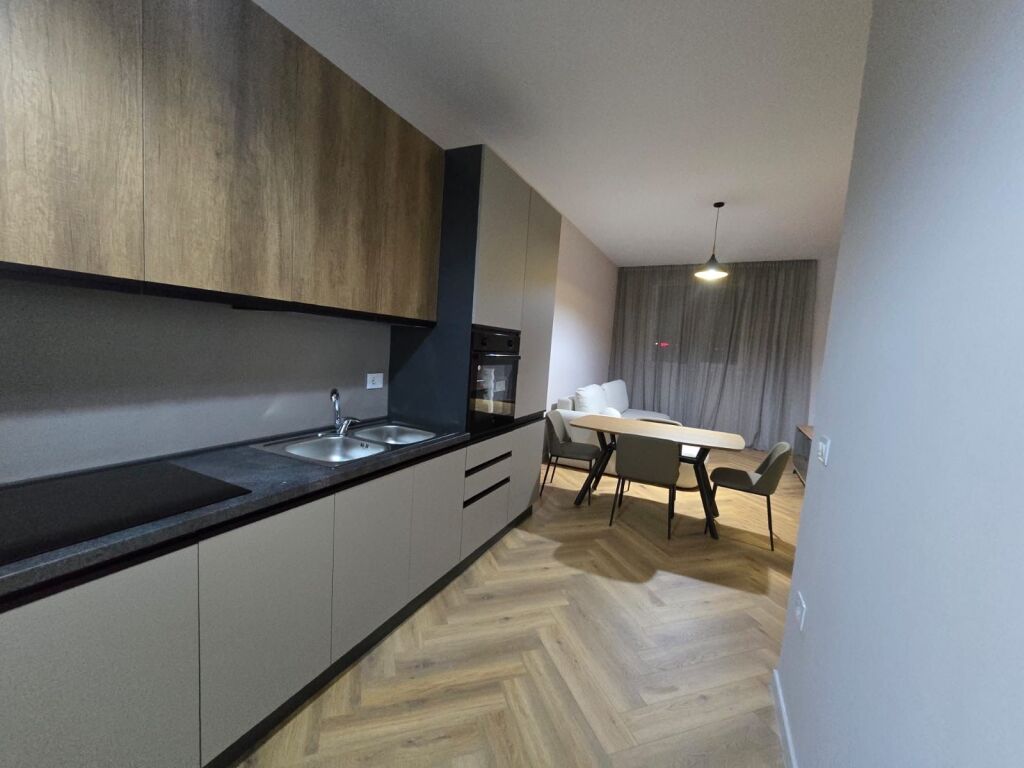 Apartament me qira 1+1 përballë American 3
