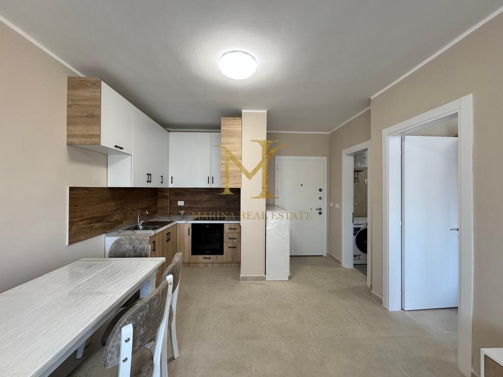 Qira apartament 1+1 ne Golem. Pallati i ri