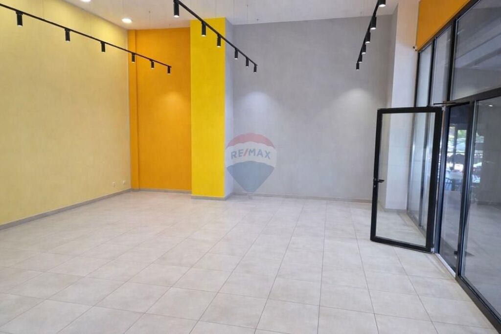 Dyqan - Për Qira - Farmacia 10, Tiranë