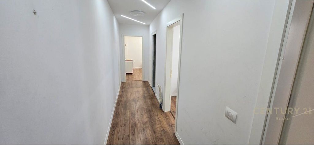 Appartamento 2+1 in affitto vicino a Square 21, in via Shefqet Musaraj.