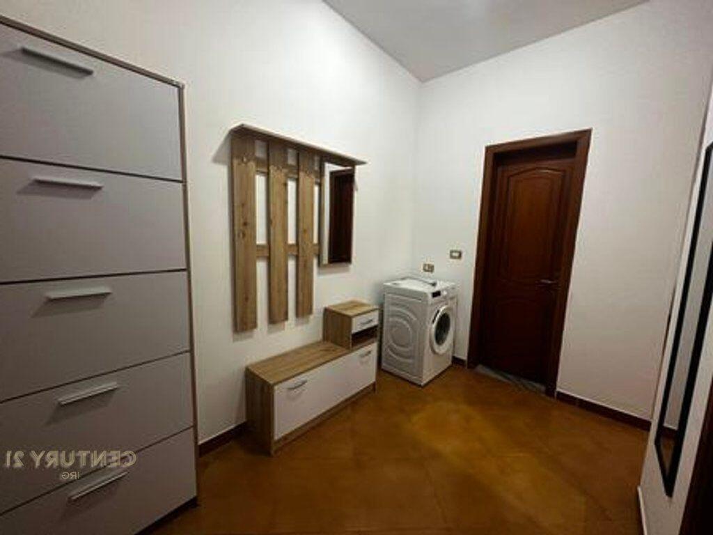Appartamento in affitto 1+1 presso Komuna e Parisit