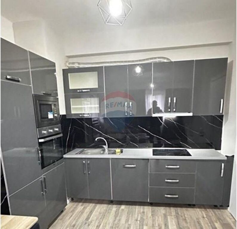 Offriamo in affitto un appartamento 1+1 nella zona di Astiri, nella residenza Urban Gate