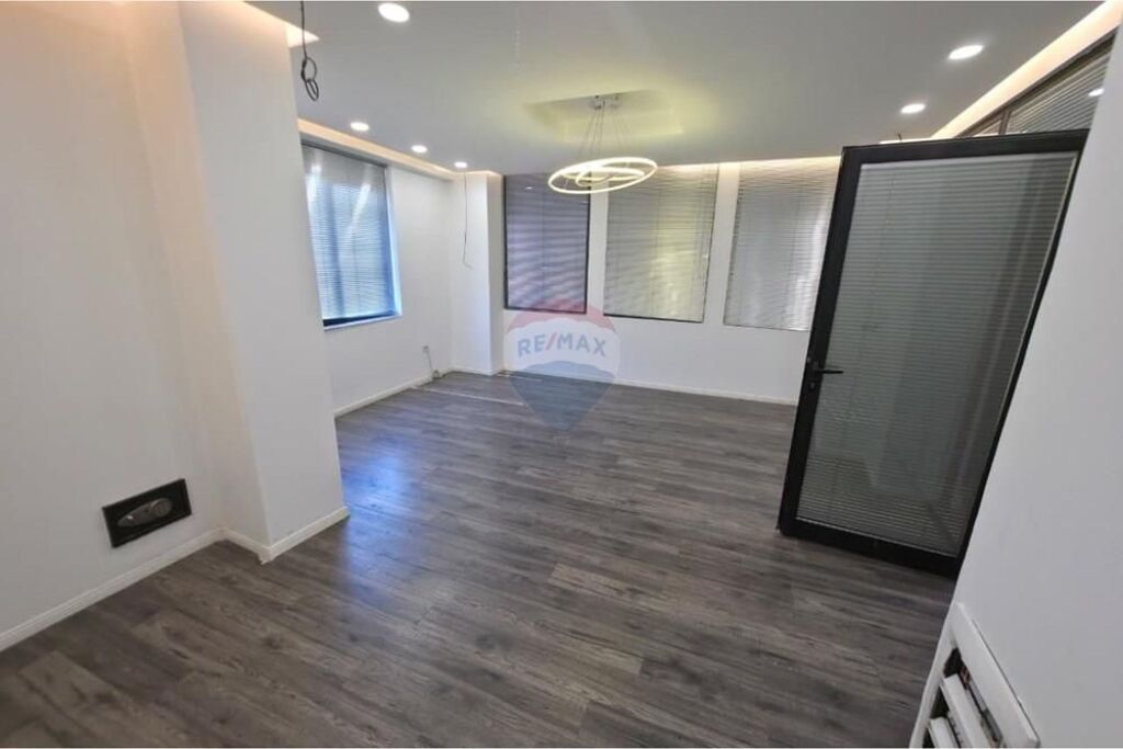 Office - For Rent - New Boulevard, Tirana
