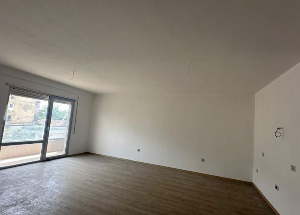 ✨ Apartment 2+1+2 for Sale – Xhamllik, Tirana | Spacious Area