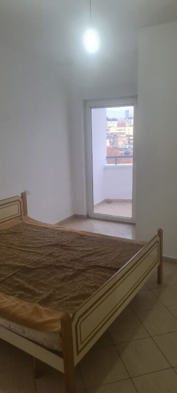 APARTAMENT 2+1+2 me qera Fillimi i Rruges Don Bosko