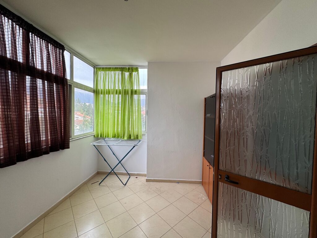Apartament 1+1 tek Vilat Gjermane