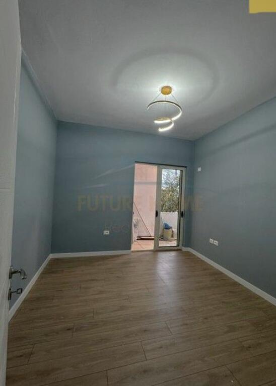 Shitet, Apartament 2+1,Fresk, Tirane