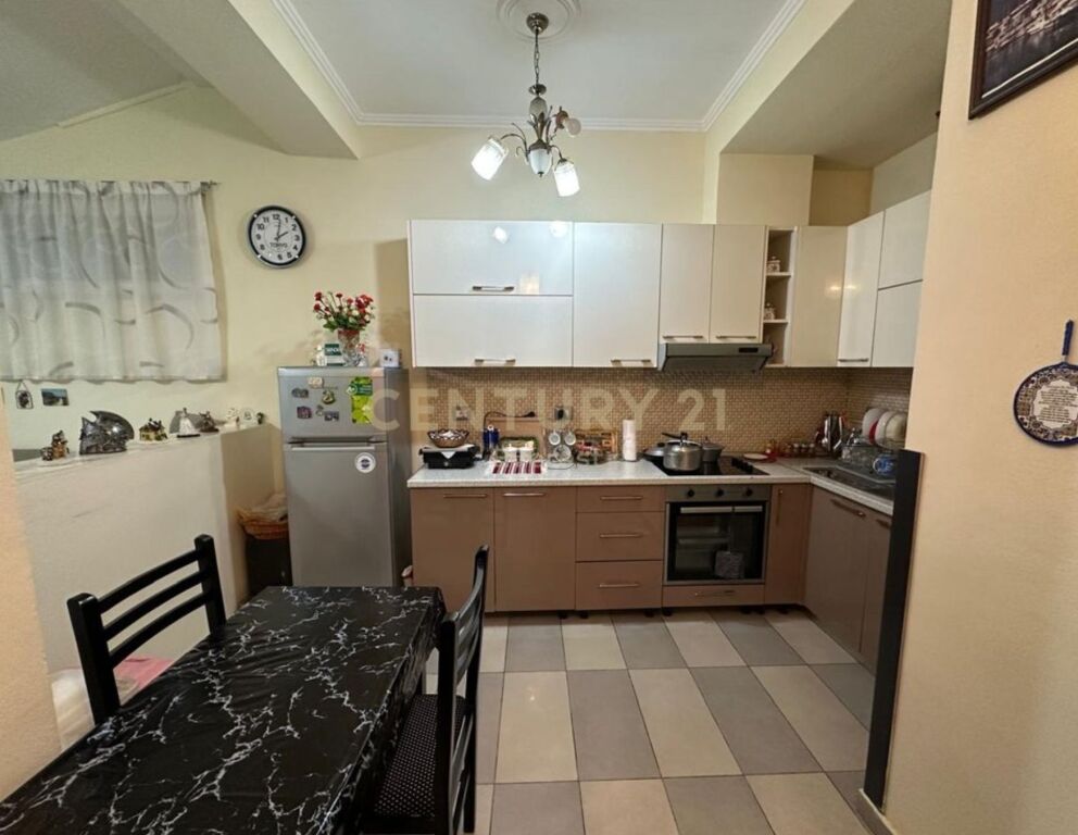 🌟 2+1 Apartment for Sale in Xhamllik – Practical Location in Tirana