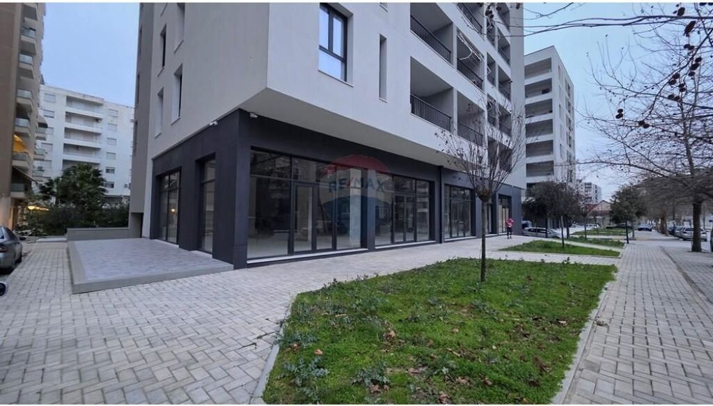 🏬 Premium Business Space for Rent – Lungomare, Vlorë