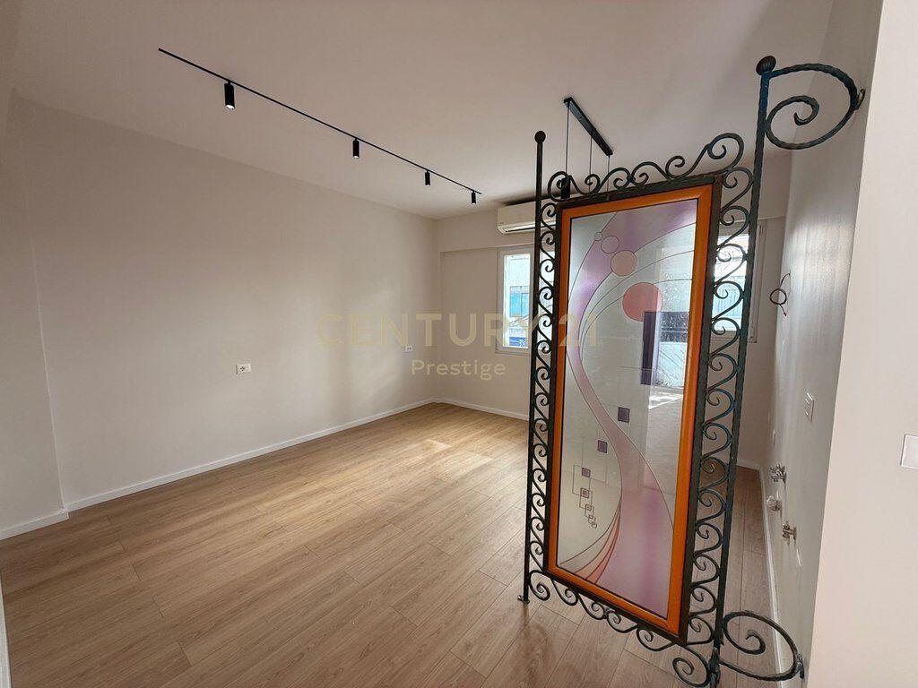 OFFICE SPACE FOR RENT, CENTER NEAR THE NEW MARKET ABOVE NEPTUN, TIRANA!