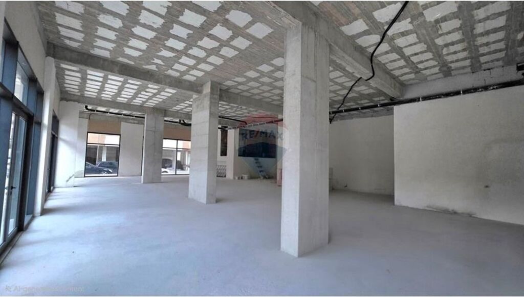 🏬 Premium Business Space for Rent – Lungomare, Vlorë