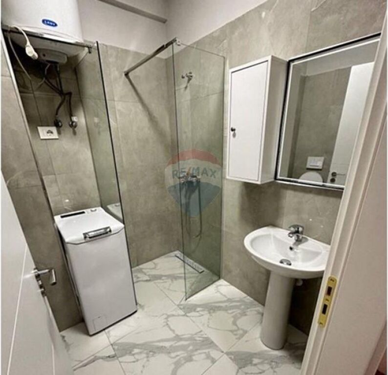 Offriamo in affitto un appartamento 1+1 nella zona di Astiri, nella residenza Urban Gate