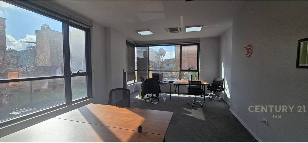 BUSINESS PREMISES ON HOXHA TAHSIM STREET!
