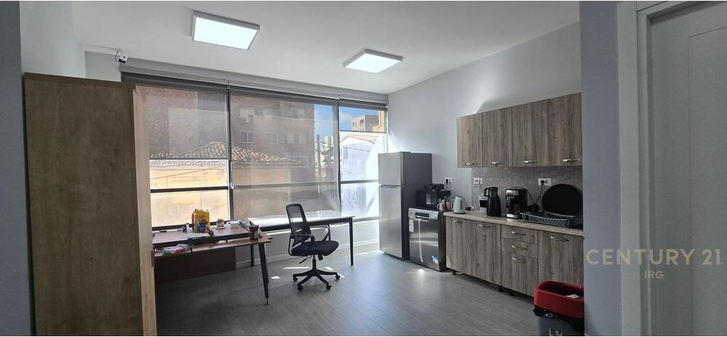 BUSINESS PREMISES ON HOXHA TAHSIM STREET!