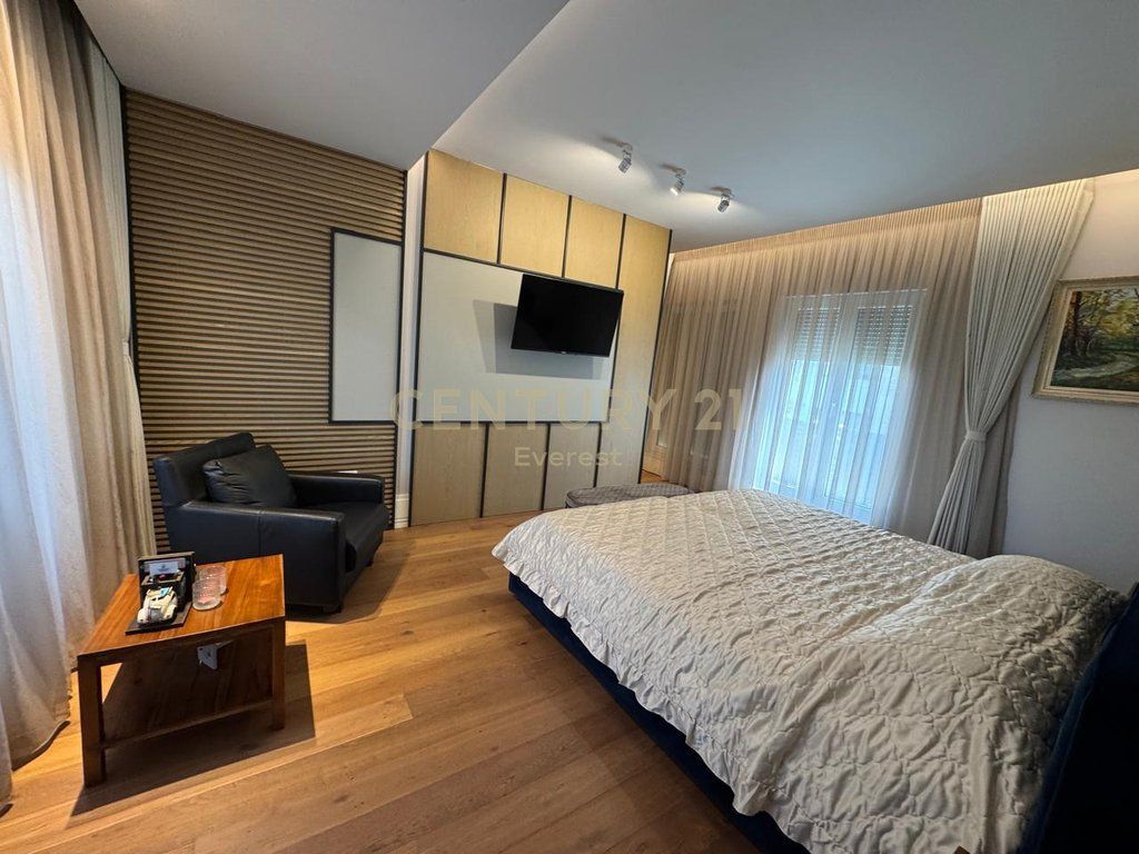 WHITE HOUSE-LUNDER, INDIVIDUAL VILLAS FOR SALE