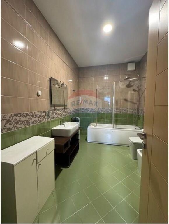 4+1 apartment for rent in Bllok, near Garda!