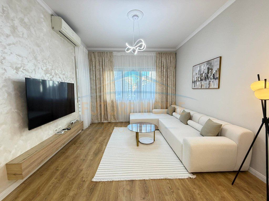 Shitet, Apartament 2+1, Unaza e Re