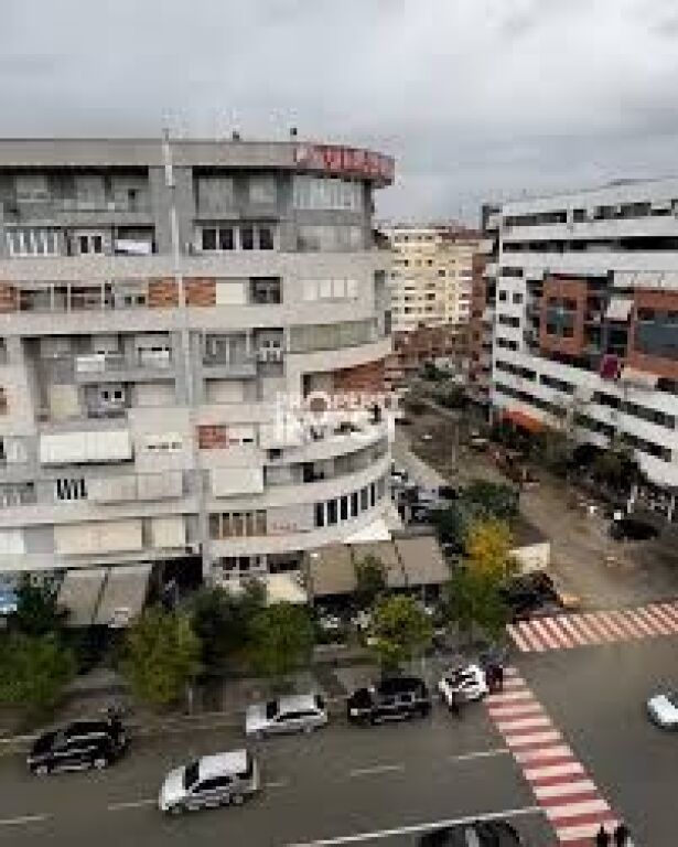 Shitet apartament 1+1 UNAZA E RE