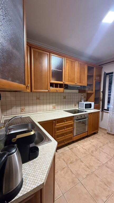 Apartament me qira – pranë Colosseum, Tiranë