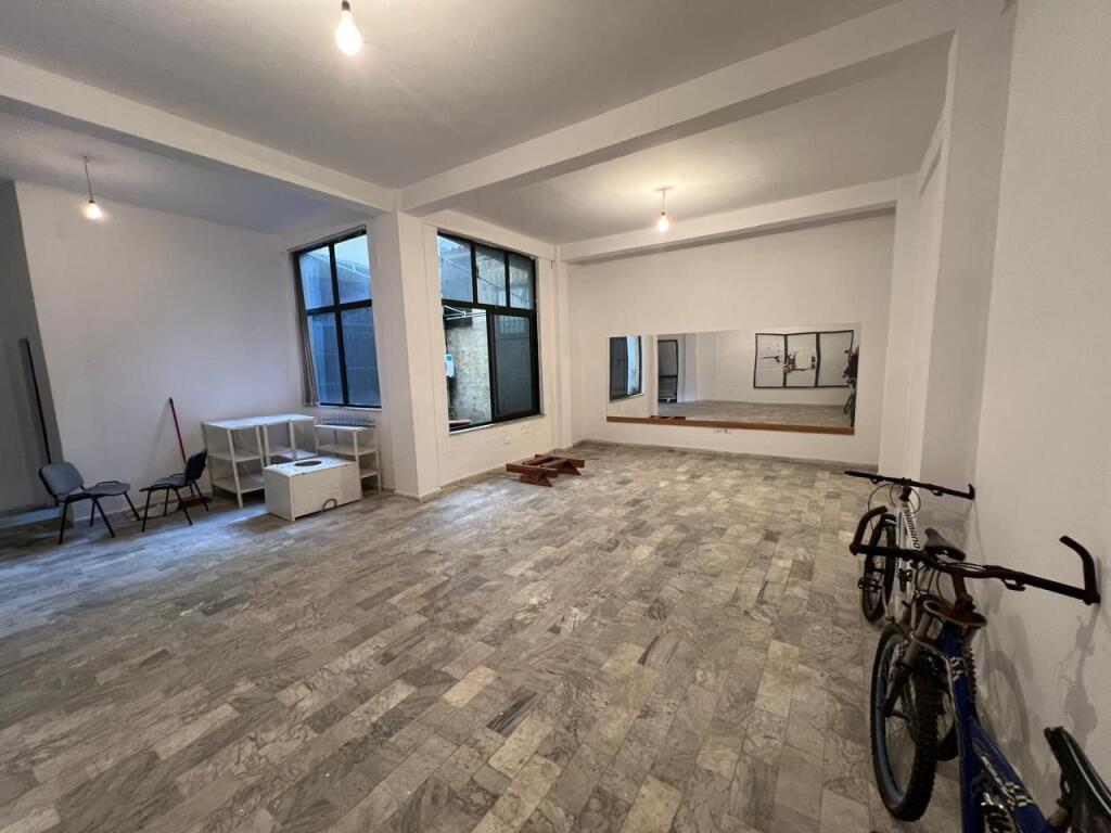 Affittasi ambiente ufficio – Via Bogdanëve