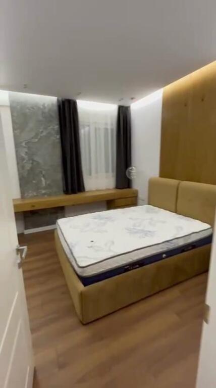 Shitet Penthouse te liqeni thate 2+1+2 , me verande , tek kompleksi FZ , bashk me 2 poste parkimi