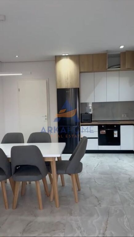 AFFITTASI APPARTAMENTO 1+1+BALCONE " LAGO ASCIUTTO " 1000 EURO