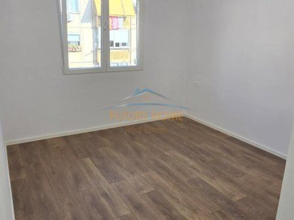 Shitet, Apartament 1+1+Depo, Rruga Kongresi i Lushnjes, Tirane.