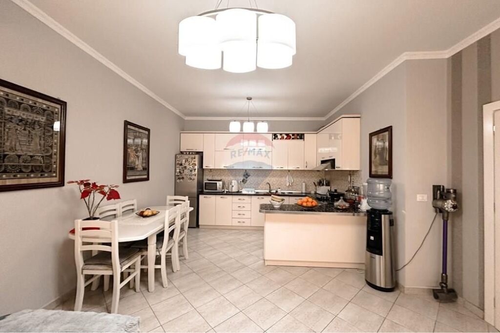 Shitet apartament 2+1 te Liqeni i Thatë, Tiranë