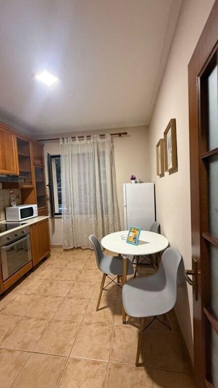 Apartament me qira – pranë Colosseum, Tiranë