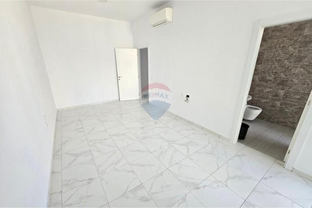 VENDIAMO APPARTAMENTO 3+1+2 dietro SQUARE 21! VENDIAMO APPARTAMENTO 3+1+2 dietro SQUARE 21!