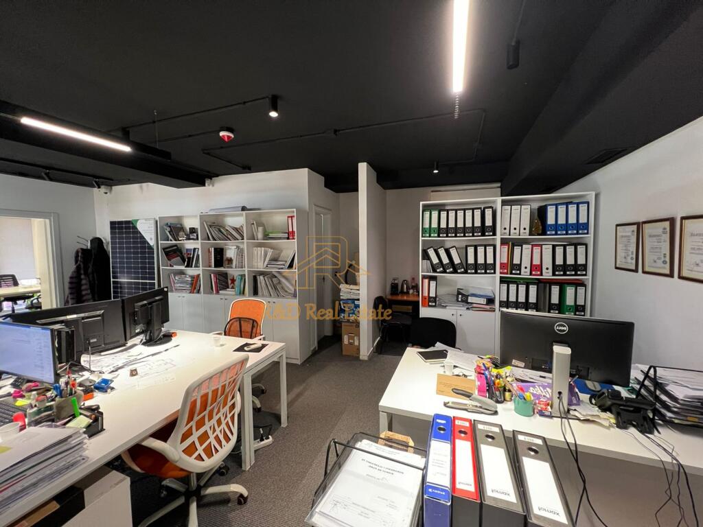 🏢 UFFICIO IN AFFITTO – Pazari i Ri, Tirana
